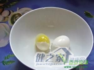 安徽市场现鹌鹑蛋漂白假冒鸽子蛋 识别真假鸽子蛋有四个技