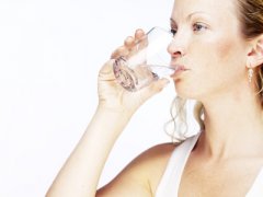 远离亚健康 白开水帮你喝掉身体疲劳