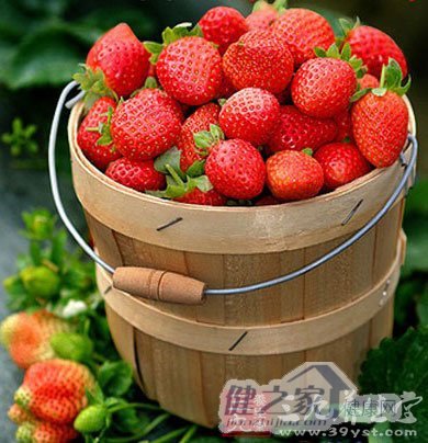 初夏吃果蔬 草莓梨子益养生