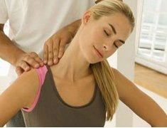 白领女性颈部疼痛 20个小招数轻松缓解