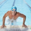 夏季游泳过度当心游泳肩 热身运动可防游泳肩