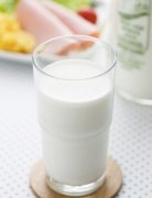 脱脂牛奶和全脂牛奶的区别在哪里？