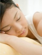常常睡不着觉 试试这些改进睡眠的饮食+运动