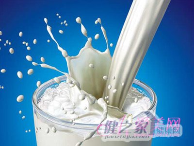 饮食养生：牛奶防痛经 7大理由必喝牛奶